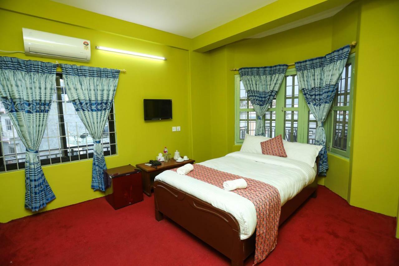 Hotel Blue Magnet Pokhara Ngoại thất bức ảnh