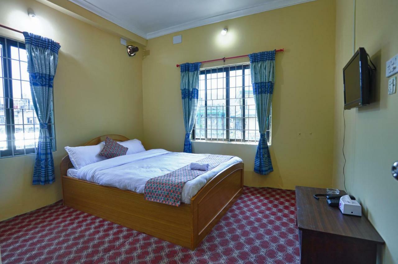 Hotel Blue Magnet Pokhara Ngoại thất bức ảnh