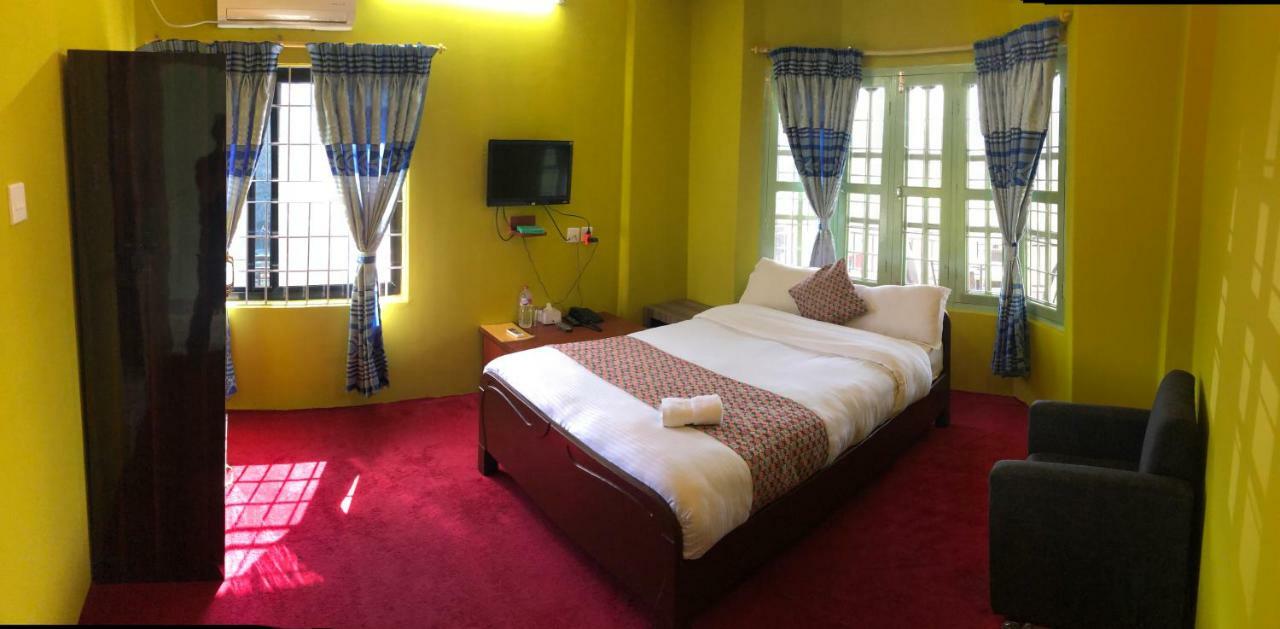Hotel Blue Magnet Pokhara Ngoại thất bức ảnh