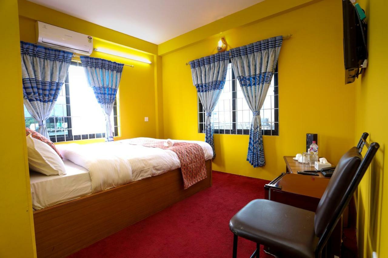 Hotel Blue Magnet Pokhara Ngoại thất bức ảnh